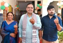 मुख्यमंत्री भजनलाल शर्मा ने सपरिवार किया मतदान News Desk