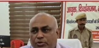 विकास भवन में राज्य आयुक्त ने सुनीं दिव्यांगजनों की समस्याएं:महराजगंज के मोबाइल कोर्ट में अधिकारियों को दिए त्वरित निस्तारण के निर्देश