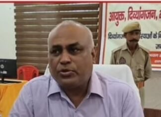 विकास भवन में राज्य आयुक्त ने सुनीं दिव्यांगजनों की समस्याएं:महराजगंज के मोबाइल कोर्ट में अधिकारियों को दिए त्वरित निस्तारण के निर्देश