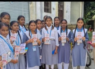 सोनहा पुलिस ने मिशनशक्ति के तहत छात्राओं को जागरूक किया:मनचलों पर कार्रवाई कर हेल्पलाइन नंबरों की जानकारी दी