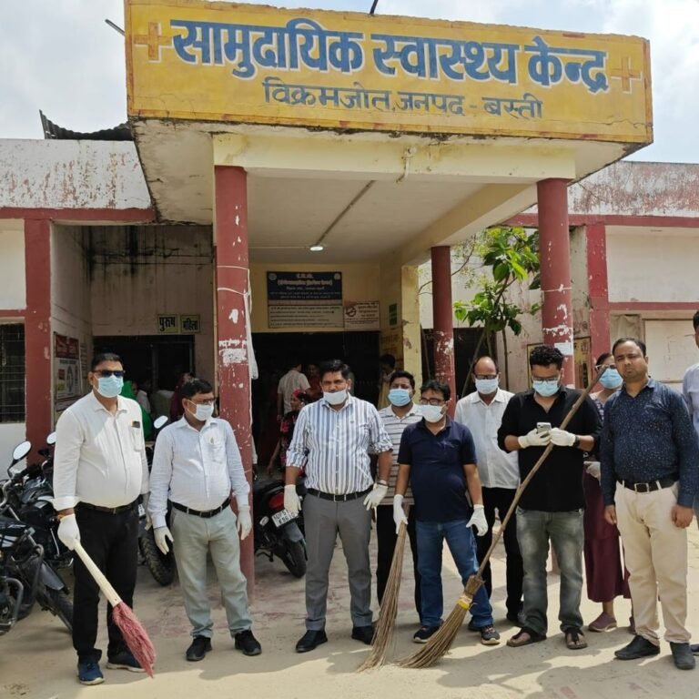 जर्जर सरकारी आवास में डॉक्टरों की रात:छत से टपकता पानी, दीवारों में दरारें; सुरक्षित आवास की मांग