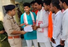 महराजगंज में SP को सौंपा ज्ञापन:नवरात्र-दीपावली में अश्लील गानों व डांस पर रोक की मांग