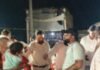 हाजी दद्दन खान ने श्रद्धालुओं को बांटे फल-पानी:बाबा विभूतिनाथ मंदिर जाने वाले कांवड़ियों के लिए देर रात तक जलपान की व्यवस्था हाजी दद्दन खान ने श्रद्धालुओं को बांटे फल-पानी:बाबा विभूतिनाथ मंदिर जाने वाले कांवड़ियों के लिए देर रात तक जलपान की व्यवस्था
