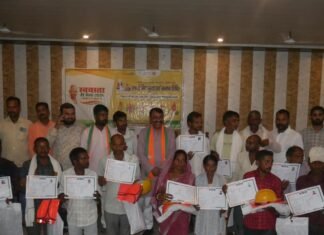 हरिहरपुर रानी में स्वच्छता प्रहरियों का सम्मान:सेवा संकल्प अभियान में बांटी स्वच्छता किट, पीएम मोदी के जन्मदिन पर हुआ कार्यक्रम