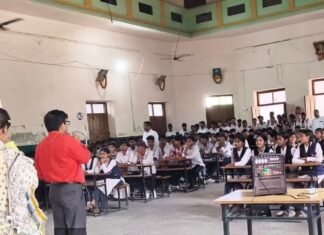 बस्ती कॉलेज में छात्रों को 'स्वच्छता ही सेवा' का पाठ-पढ़ाया:श्रीकृष्ण पाण्डेय इंटर कॉलेज में 'सेवा संकल्प अभियान-2026' के तहत हुआ कार्यक्रम