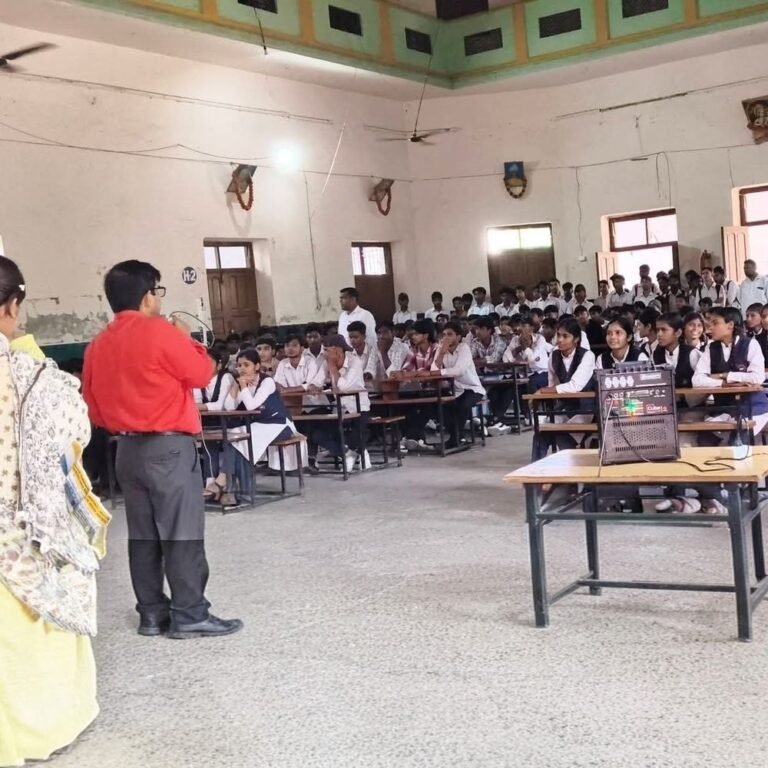 बस्ती कॉलेज में छात्रों को 'स्वच्छता ही सेवा' का पाठ-पढ़ाया:श्रीकृष्ण पाण्डेय इंटर कॉलेज में 'सेवा संकल्प अभियान-2026' के तहत हुआ कार्यक्रम