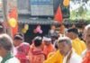 श्रावस्ती के मिर्जापुर चौराहे पर कांवड़ यात्रियों का स्वागत:श्रद्धालुओं ने प्रसाद बांटा, लगाए भोलेनाथ के जयकारे श्रावस्ती के मिर्जापुर चौराहे पर कांवड़ यात्रियों का स्वागत:श्रद्धालुओं ने प्रसाद बांटा, लगाए भोलेनाथ के जयकारे
