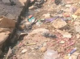 जमुनहा में नालियों की सफाई न होने से लोग परेशान:गंदगी और जलभराव से ईद पर बीमारियों का खतरा बढ़ा, प्रशासन से लगाई गुहार