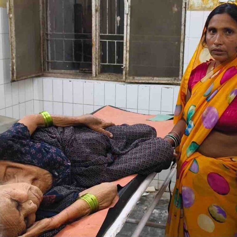 हर्रैया में 80 साल की बुजुर्ग महिला से लूटपाट:गहने छीनकर झाड़ियों में फेंका, सीएचसी हर्रैया में इलाज जारी