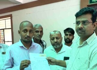नवीन परती जमीन पर कब्जे की कोशिश का आरोप:ग्रामीणों ने तहसीलदार को ज्ञापन सौंपा, काली जी स्थान के पास होती हैं गांव की गतिविधियां