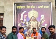 सामाजिक और धार्मिक कार्यों में योगदान पर सम्मान समारोह:निचलौल में हिंदू परिषद ने तीन युवाओं को प्रशस्ति पत्र देकर किया नागरिक अभिनंदन