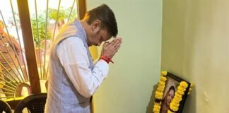 उप मुख्यमंत्री शुक्ल ने बनखेड़ी पहुंचकर स्वर्गीय गोहल को अर्पित की श्रद्धांजलि News Desk