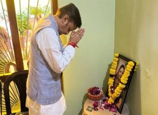 उप मुख्यमंत्री शुक्ल ने बनखेड़ी पहुंचकर स्वर्गीय गोहल को अर्पित की श्रद्धांजलि News Desk