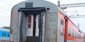 आरा जंक्शन पर महानंदा एक्सप्रेस की तीन बोगियां बेपटरी News Desk