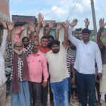श्रावस्ती के चहलवा गांव की गलियां बनीं दलदल:जलभराव से ग्रामीणों का घरों से निकलना मुश्किल, एंबुलेंस पहुंचने में भी परेशानी श्रावस्ती के चहलवा गांव की गलियां बनीं दलदल:जलभराव से ग्रामीणों का घरों से निकलना मुश्किल, एंबुलेंस पहुंचने में भी परेशानी