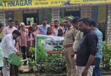 स्कूल में पौधारोपण कर दिया स्वच्छता, पर्यावरण संरक्षण का सन्देश:मथुरा नगर में संदेश सेवा संकल्प अभियान के तहत ग्राम प्रधान समेत शिक्षक-छात्रों ने लिया संकल्प