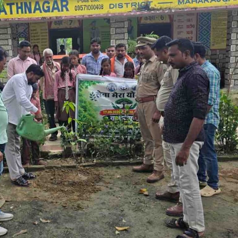 स्कूल में पौधारोपण कर दिया स्वच्छता, पर्यावरण संरक्षण का सन्देश:मथुरा नगर में संदेश सेवा संकल्प अभियान के तहत ग्राम प्रधान समेत शिक्षक-छात्रों ने लिया संकल्प