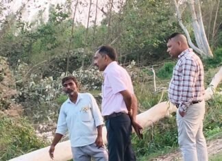 गिलौला में 6 दिन से बिजली ठप:पयागपुर-गिलौला 33 केवी लाइन ठीक नहीं हुई, बच्चों की पढ़ाई और घरों के काम पर असर
