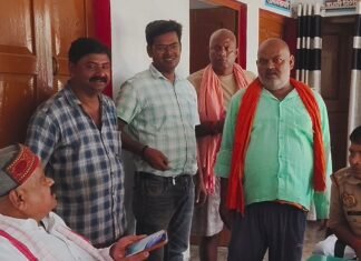 श्रावस्ती में बिजली संकट के बीच थाने पहुंचे विधायक:अफसरों को दिए सख्त निर्देश, मरम्मत कार्य जारी