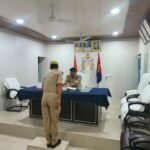 ASP ने पुलिसकर्मियों को फिट रहने के लिए ड्रिल करवाई:श्रावस्ती में पुलिस लाइन का निरीक्षण कर साफ-सफाई, शस्त्रों के रखरखाव और ड्यूटी पर दिए निर्देश ASP ने पुलिसकर्मियों को फिट रहने के लिए ड्रिल करवाई:श्रावस्ती में पुलिस लाइन का निरीक्षण कर साफ-सफाई, शस्त्रों के रखरखाव और ड्यूटी पर दिए निर्देश