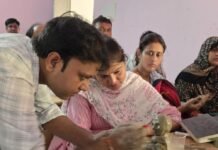 श्रावस्ती में शिक्षकों को मूर्तिकला का प्रशिक्षण:नोडल प्रवक्ता ईश्वर चंद्र विद्यासागर ने सिखाए हुनर, 'करके सीखने' का दिया संदेश