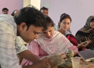 श्रावस्ती में शिक्षकों को मूर्तिकला का प्रशिक्षण:नोडल प्रवक्ता ईश्वर चंद्र विद्यासागर ने सिखाए हुनर, 'करके सीखने' का दिया संदेश