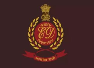 स्ट्रांग रूम की चाबी IAS अफसर ने सौंपी, फिर 40 लाख में पेपर बेचने का आरोप
