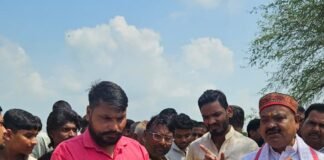 राप्ती का जलस्तर बढ़ने से सब्जी किसान फंसा:NDRF ने सुरक्षित निकाला, श्रावस्ती विधायक मौके पर पहुंचे