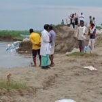 श्रावस्ती में राप्ती नदी की कटान से संपर्क मार्ग खतरे:सिसवारा भिनगा मार्ग नदी में समा रहा, ग्रामीणों ने प्रशासन पर लापरवाही का आरोप लगाया श्रावस्ती में राप्ती नदी की कटान से संपर्क मार्ग खतरे:सिसवारा भिनगा मार्ग नदी में समा रहा, ग्रामीणों ने प्रशासन पर लापरवाही का आरोप लगाया