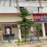 बस्ती में युवक ने लगाया जमीन हड़पने का आरोप:गोरखनाथ मंदिर में सेवा करता रहा बेटा, पिता को मृत दिखाकर हड़प ली जमीन बस्ती में युवक ने लगाया जमीन हड़पने का आरोप:गोरखनाथ मंदिर में सेवा करता रहा बेटा, पिता को मृत दिखाकर हड़प ली जमीन