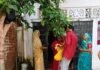 पोखरा से चारधाम यात्रा पर परिवार रवाना:बस्ती में ग्रामीणों ने भावुक होकर दी विदाई