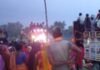 कृष्ण जन्माष्टमी की झांकियों का विसर्जन:श्रावस्ती में त्रिमुहानी घाट पर उमड़े श्रद्धालु, पूजा सामग्री भी की विसर्जित