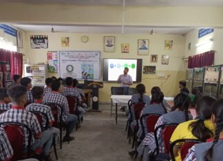 बस्ती में छात्रों को नवाचार-उद्यमिता पर विशेषज्ञ ने जानकारी दी:रचनात्मक सोच और उद्यमिता की भावना विकसित करने के लिए कार्यक्रम आयोजित हुआ