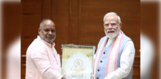 प्रधानमंत्री मोदी से राज्यमंत्री हंसराज विश्वकर्मा ने की शिष्टाचार भेंट