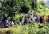 मछली पकड़ते समय गहरे पानी में गिरा अधेड़:बस्ती के मनौरी पुल के पास तेज बहाव में लापता, तलाश जारी