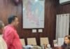 श्रावस्ती में दिव्यांग फरियादी को देख कुर्सी से उठीं डीएम:ट्राईसाइकिल और पेंशन दिलाने के दिए निर्देश, अधिकारी को फोन कर शुरू कराई कार्रवाई श्रावस्ती में दिव्यांग फरियादी को देख कुर्सी से उठीं डीएम:ट्राईसाइकिल और पेंशन दिलाने के दिए निर्देश, अधिकारी को फोन कर शुरू कराई कार्रवाई