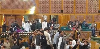 जम्मू-कश्मीर विधानसभा में BJP का प्रदर्शन, NHM कर्मचारियों की मांगों को लेकर नारेबाजी
