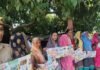 पुलिस ने महिलाओं को सुरक्षा, साइबर अपराध की जानकारी दी:श्रावस्ती में शक्ति मोबाइल टीम ने स्कूलों, गांवों में हेल्पलाइन नंबर व सरकारी योजनाओं की जानकारी दी