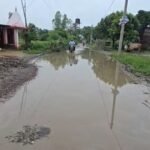 श्रावस्ती के इकौना-बुढ़नी मार्ग पर जलभराव:मध्यनगर, चमारनपुरवा समेत कई गांवों का आवागमन प्रभावित; राहगीर परेशान श्रावस्ती के इकौना-बुढ़नी मार्ग पर जलभराव:मध्यनगर, चमारनपुरवा समेत कई गांवों का आवागमन प्रभावित; राहगीर परेशान
