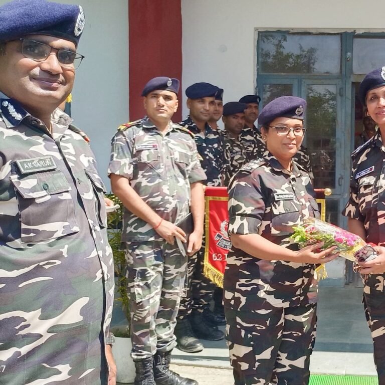 श्रावस्ती में डीआईजी चिकित्सा ने एसएसबी वाहिनी का निरीक्षण किया:अस्पताल और सीमा चौकियों में स्वास्थ्य सुविधाओं का जायजा लिया, दिए जरूरी निर्देश