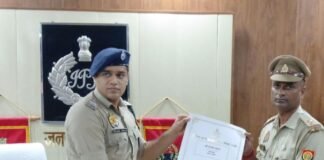 श्रावस्ती के छह पुलिसकर्मियों को उत्कृष्ट सेवा पदक मिले:डीजीपी- गृह मंत्रालय ने दिए पदक, साथी पुलिस कर्मियों को बेहतर कार्य की मिली प्रेरणा