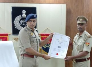 श्रावस्ती के छह पुलिसकर्मियों को उत्कृष्ट सेवा पदक मिले:डीजीपी- गृह मंत्रालय ने दिए पदक, साथी पुलिस कर्मियों को बेहतर कार्य की मिली प्रेरणा