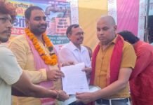 UP: बांदा में पेयजल संकट पर जल सत्याग्रह चौथे दिन भी जारी, NH-35 पर डटे ग्रामीण, नेताओं ने दिया समर्थन