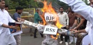 कांग्रेस का BJP-RSS पर हमला, पुतला दहन कर खड़गे के सम्मान की उठाई आवाज News Desk
