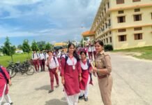 बलरामपुर पुलिस द्वारा समस्त थाना अन्तर्गत मिशन शक्ति जनजागरूकता कार्यक्रम आयोजित कर, महिलाओं एवं बालिकाओं को सुरक्षा और अधिकारों के प्रति किया गया जागरूक*