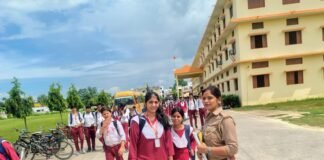 बलरामपुर पुलिस द्वारा समस्त थाना अन्तर्गत मिशन शक्ति जनजागरूकता कार्यक्रम आयोजित कर, महिलाओं एवं बालिकाओं को सुरक्षा और अधिकारों के प्रति किया गया जागरूक*