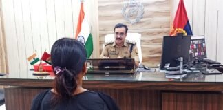 पुलिस अधीक्षक बलरामपुर द्वारा पुलिस अधीक्षक कार्यालय में की गई जनसुनवाई*