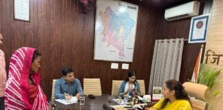 जिलाधिकारी ने ’’मां पाटेश्वरी शक्ति संवाद’’ कार्यक्रम के तहत सुनीं महिलाओं की समस्याएं