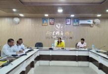 जिलाधिकारी की अध्यक्षता में पंचायतीराज विभाग द्वारा 15वें वित्त आयोग के अन्तर्गत कराये गये कार्यो की समीक्षा बैठक सम्पन्न
