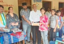 289 विधान सभा भिनगा अंतर्गत विकास खण्ड सिरसिया में स्थित केशव पब्लिक एकेडमी स्कूल एकघरवा में अपनी पत्नी पूर्व ब्लॉक प्रमुख श्रीमती मधु सत्या जी के साथ 200 नन्हे मुन्ने बच्चों को टिफिन बॉक्स पानी की बोतल वितरित किया